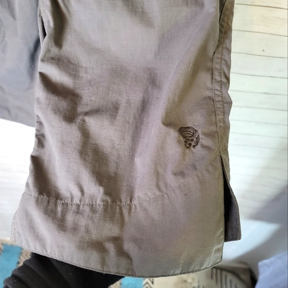 MOUNTAIN HARDWEAR GRAY CAPRI HIKING PANTS, SZ 6